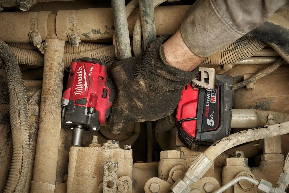 Аккумуляторный ударный гайковёрт Milwaukee M18 FIW2F38-0X 18 В, без АКБ и ЗУ