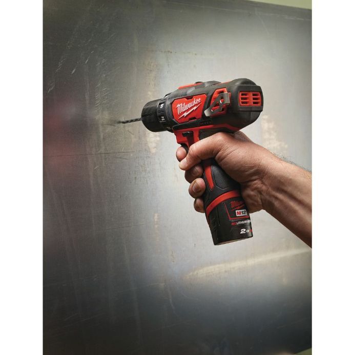 Шуруповёрт-дрель Milwaukee M12 BDD202C с 2 2.0 Ah акб, ЗУ и в кейсе 4933464615