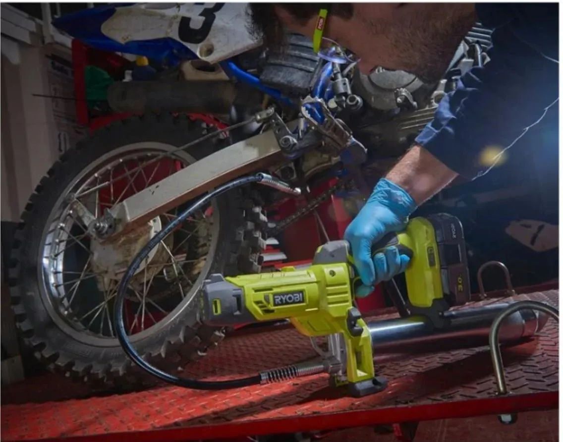 Аккумуляторный смазочный пистолет RYOBI Smarownica R18GG-0 без АКБ и ЗУ