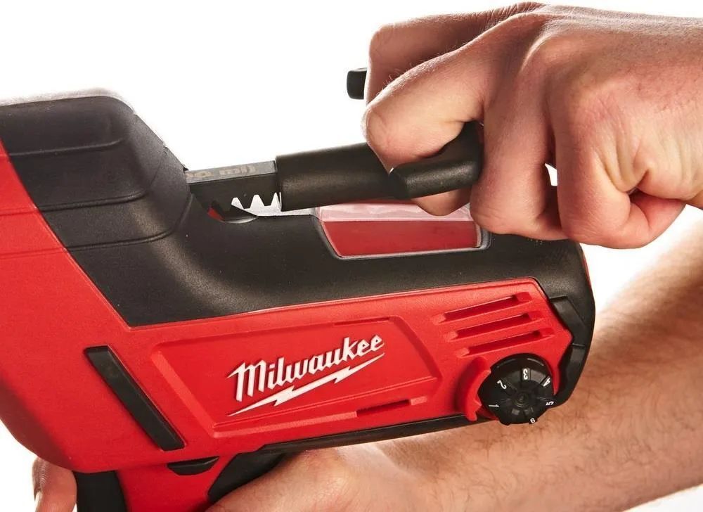 Клеевой пистолет Milwaukee M18 C18 PCG/600A-0B 600 мл без акб и ЗУ в сумке 4933459638