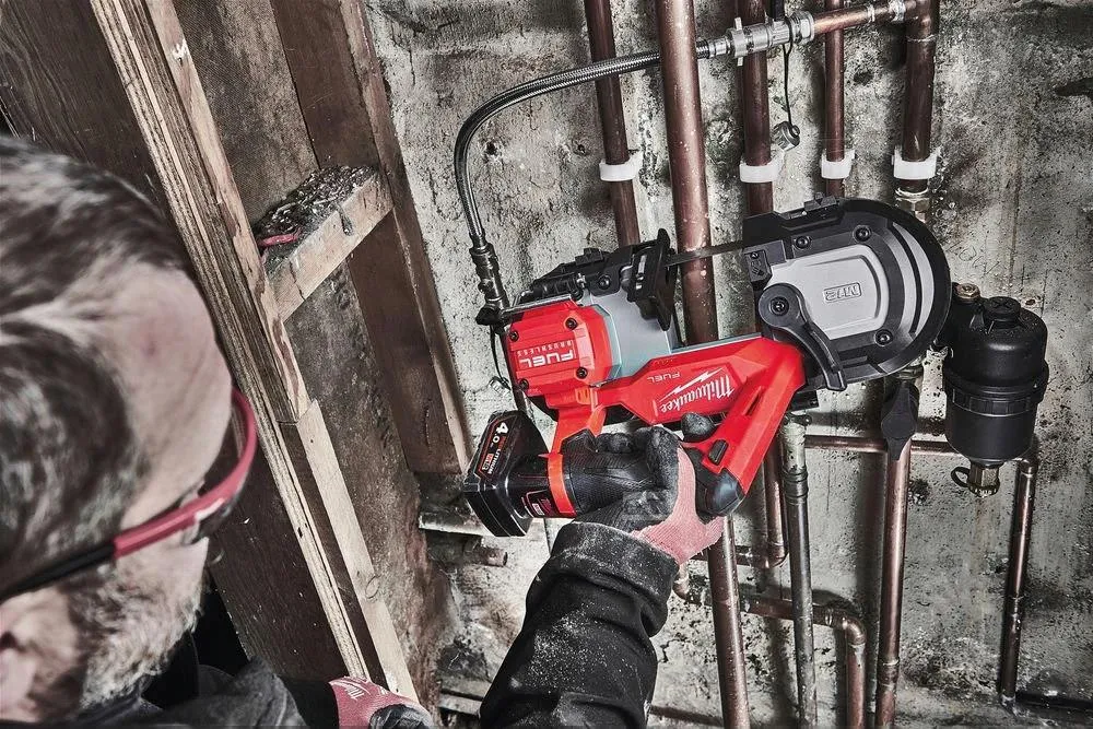 Аккумуляторная ленточная пила Milwaukee M12 FBS64-0C 12 В, без АКБ и ЗУ