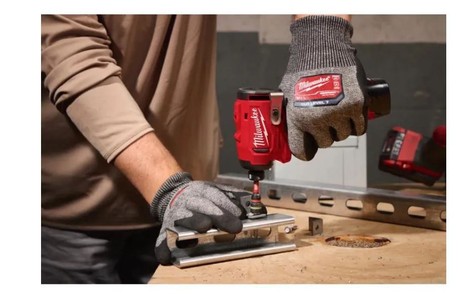 Ударный гайковёрт Milwaukee M12 BLIDRC202C в HDBox с 2 2.0 Ah акб и ЗУ 4933499690