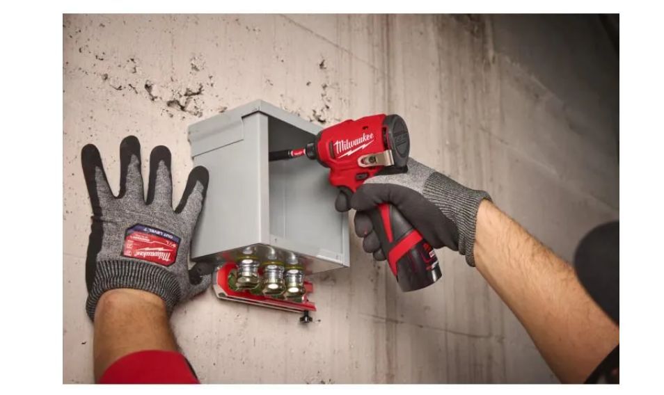 Ударный гайковёрт Milwaukee M12 BLIDRC202C в HDBox с 2 2.0 Ah акб и ЗУ 4933499690