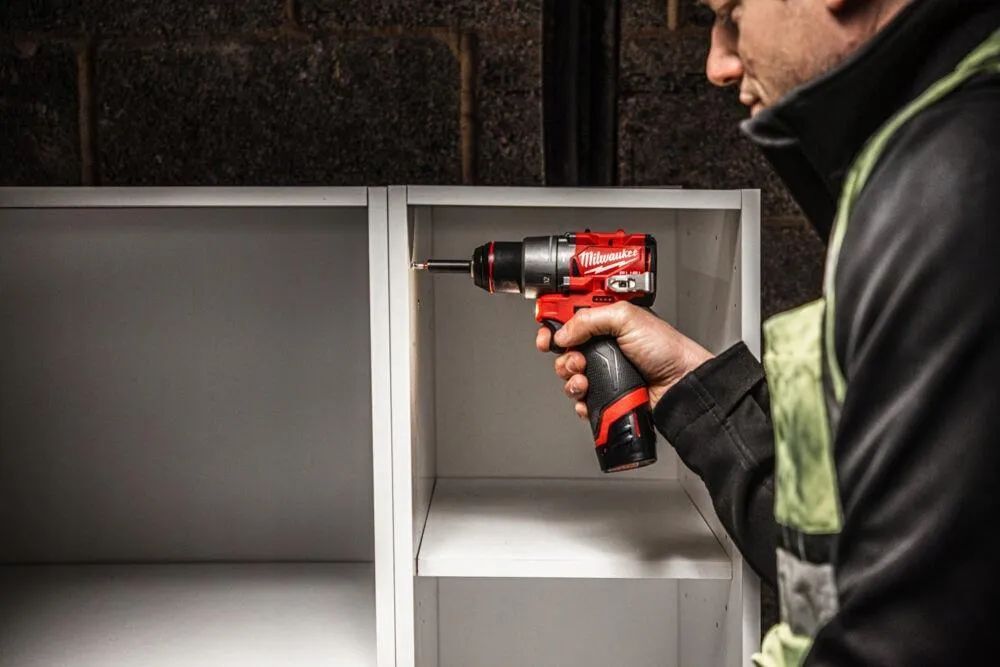 Ударный шуруповёрт Milwaukee M12 FPD2-202X 2 2.0 Ah и ЗУ 4933479868