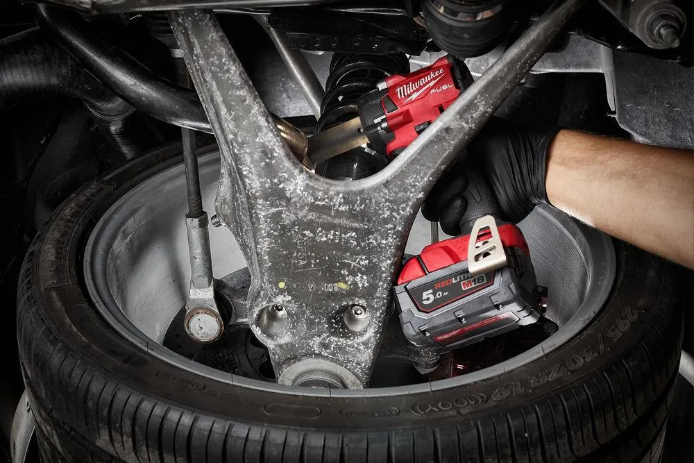 Аккумуляторный ударный гайковёрт Milwaukee M18 FIW2F38-0X 18 В, без АКБ и ЗУ