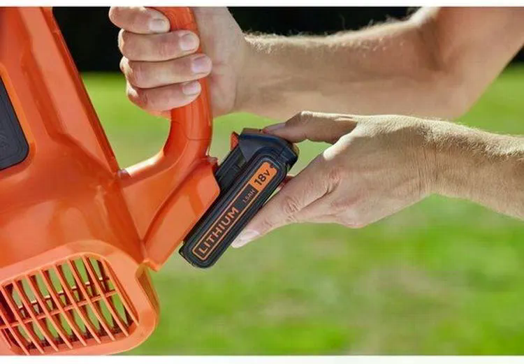 Аккумуляторная воздуходувка Black&Decker BCBL200B-XJ