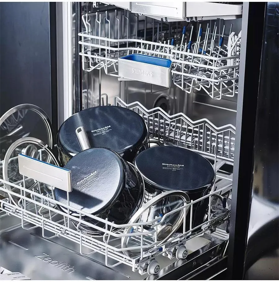 Ковш эмалированный KitchenAid Enamel 2,4 л, 20 см, с крышкой, Onyx Black CC003288001