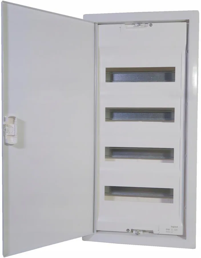 Распределительный щит Legrand RWN 4x12 с металлической дверцей (602434)