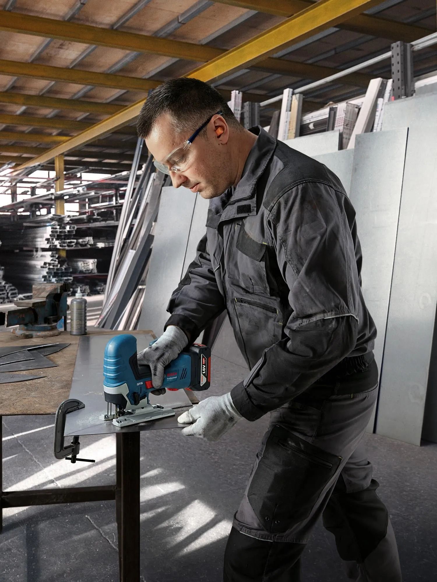 Аккумуляторный лобзик Bosch GST 185-LI Professional (06015B2021)