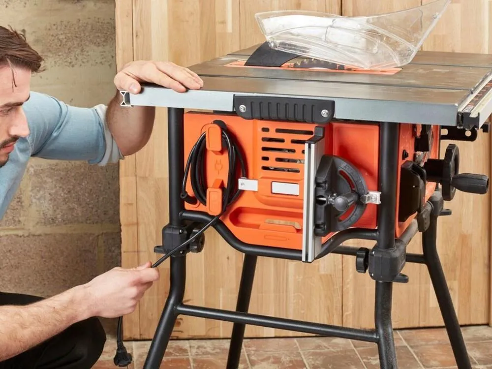 Настольная циркулярная пила Black&Decker BES720-QS