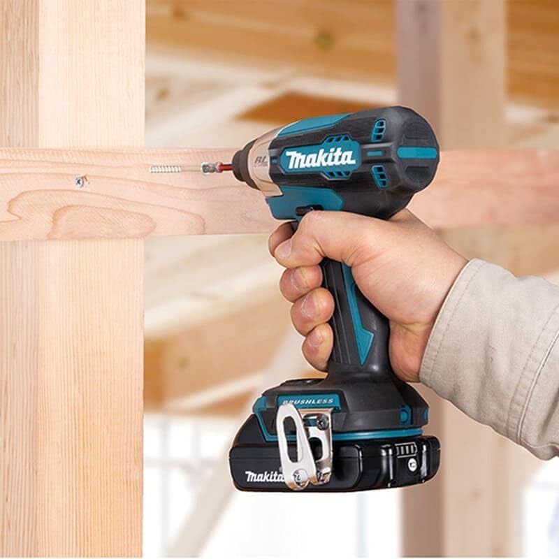 Набор инструментов Makita DLX2423AJ 18V LXT DDF487 + DTD157 с 2×2,0 Ач АКБ и ЗУ