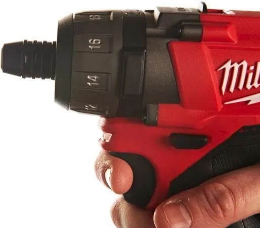 Дрель-шуруповёрт Milwaukee M12 CD-0 без акб и ЗУ 4933440450