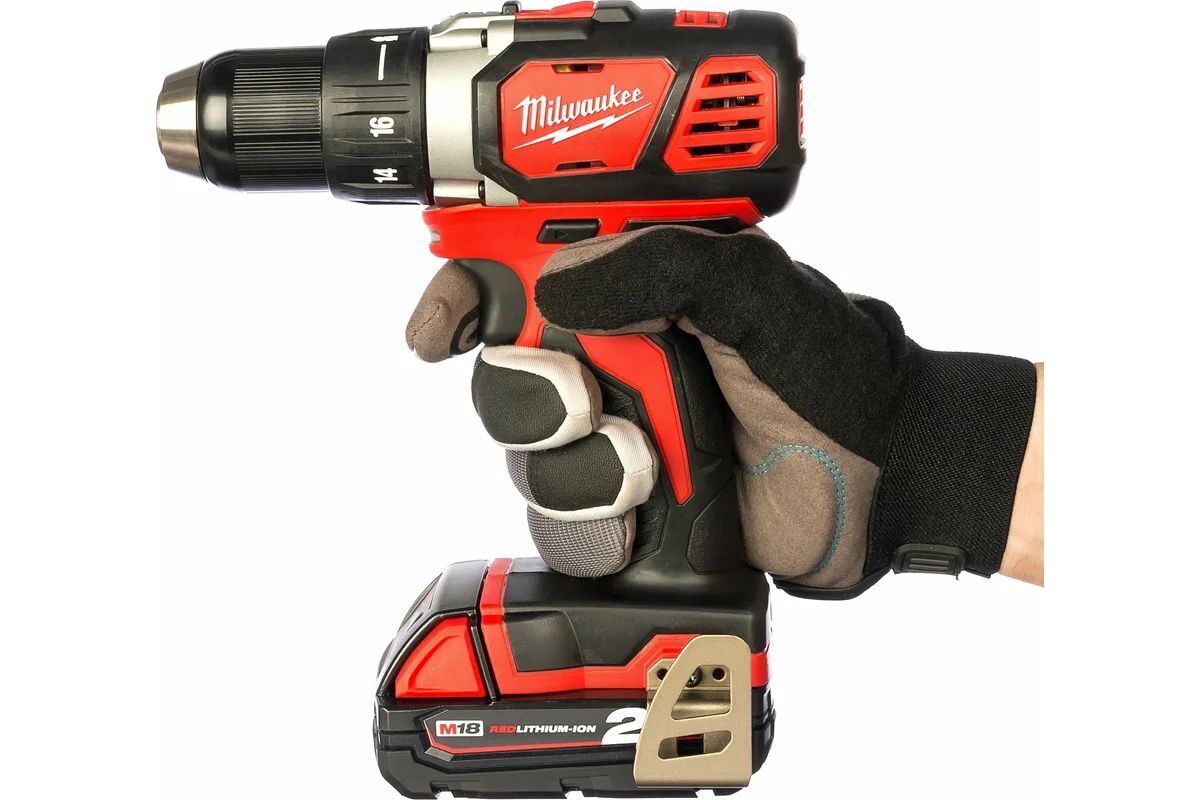 Дрель-шуруповёрт Milwaukee M18 BDD-202C 1 2.0 Ah и ЗУ 4933443555