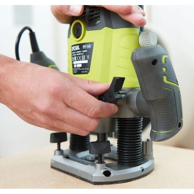 Фрезерный станок RYOBI RRT1600-K