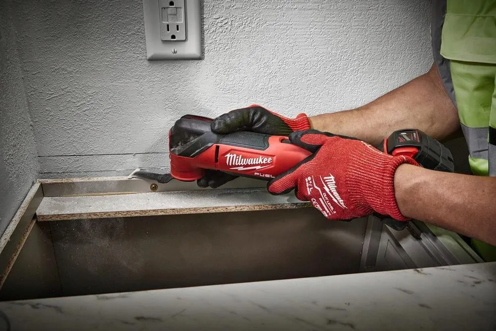 Аккумуляторный мультитул Milwaukee M18 FMT-502X 18 В, 2×5,0 А·ч АКБ, ЗУ, кейс