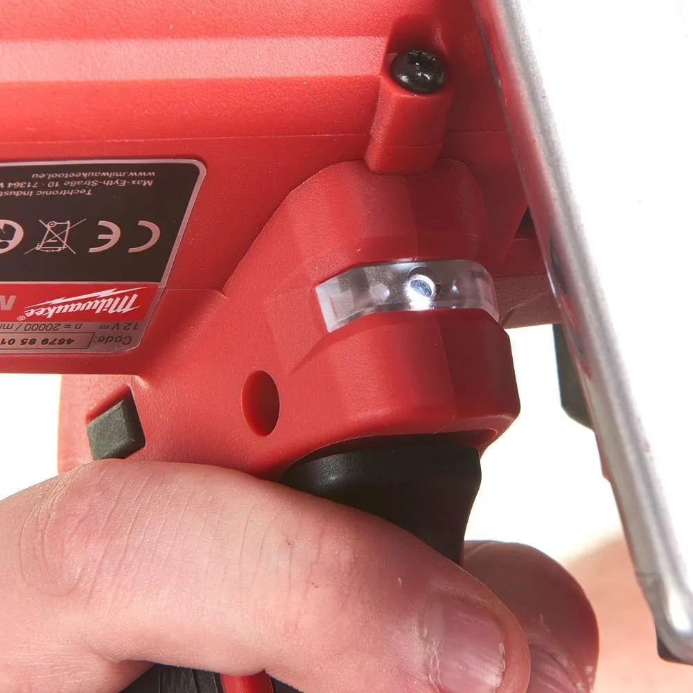 Аккумуляторная отрезная машина Milwaukee M12 FCOT-422X 12 В, 2×4,0 А·ч АКБ, ЗУ, кейс