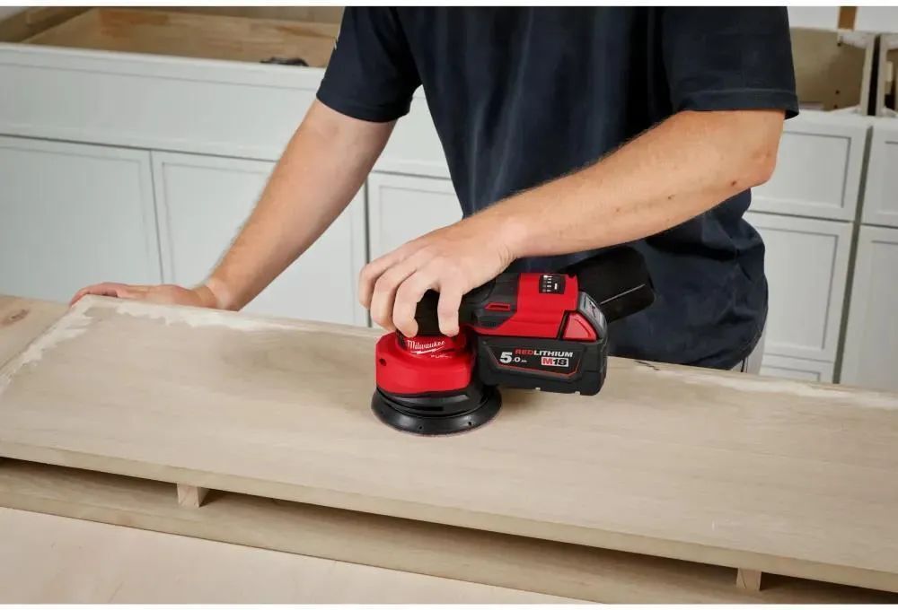 Эксцентриковая шлифмашина Milwaukee M18 FROS125-0B FUEL без акб и ЗУ 4933498253