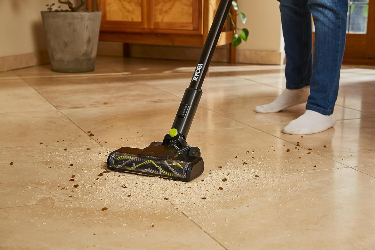 Вертикальный пылесос RYOBI RSV18BL-0 18V, HEPA-фильтр, 0.8 л, без АКБ и ЗУ