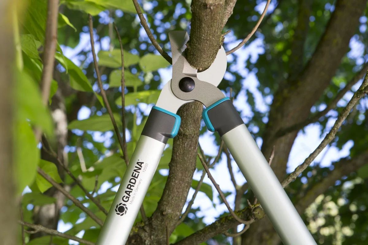 Сучкорез Gardena Easycut с ножевым механизмом 680B