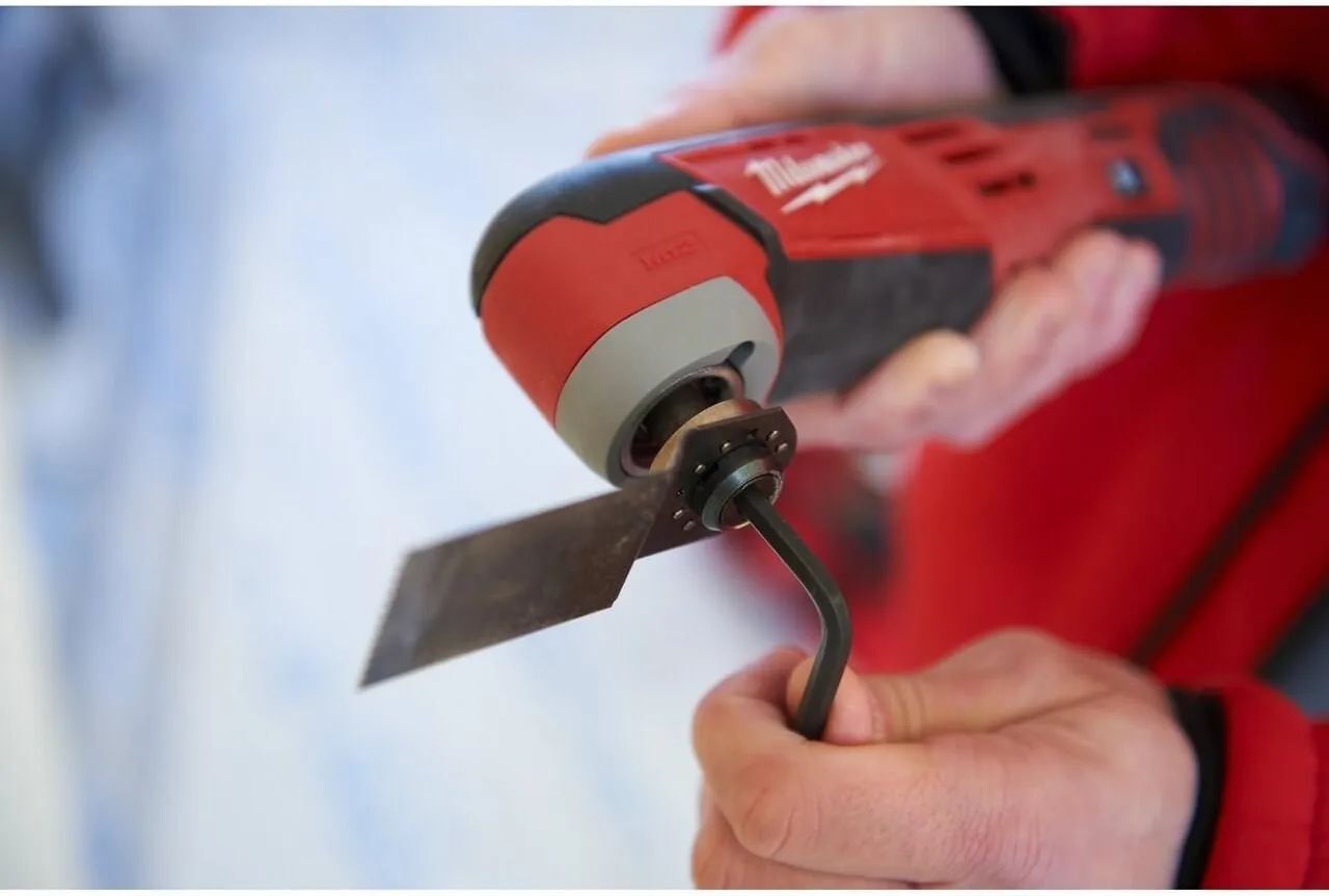 Реноватор Milwaukee M12 C12MT-202B 12,0 Ah и ЗУ 4933441710
