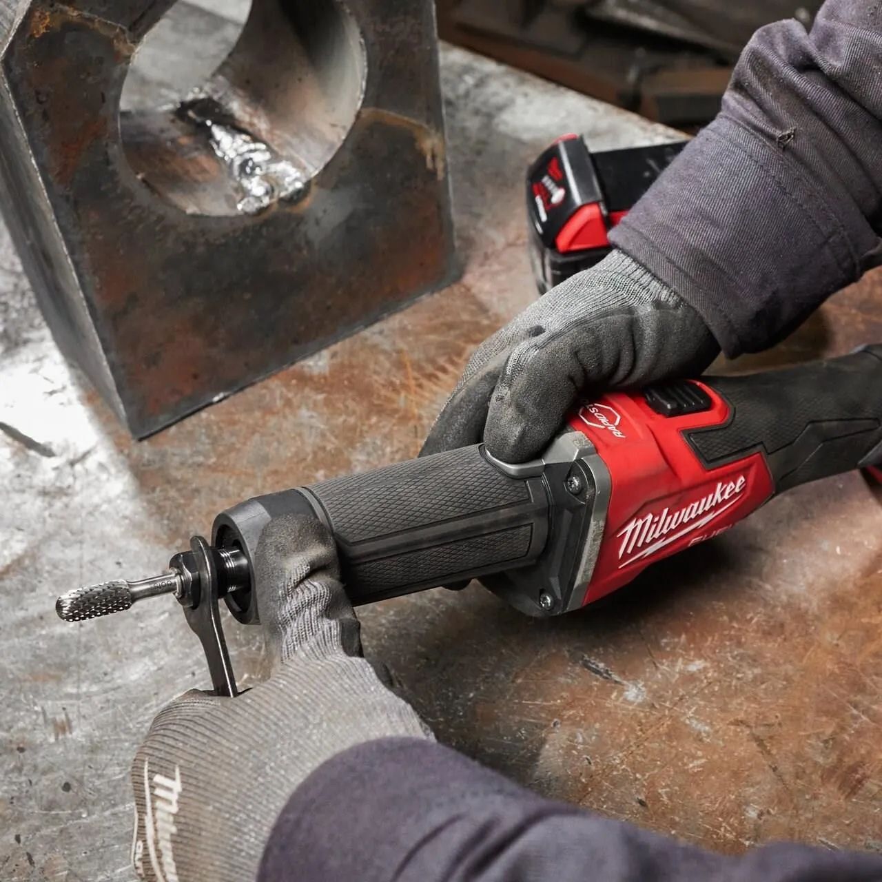 Прямая шлифмашина Milwaukee M18 FDGRB-0 без акб и ЗУ 4933480952