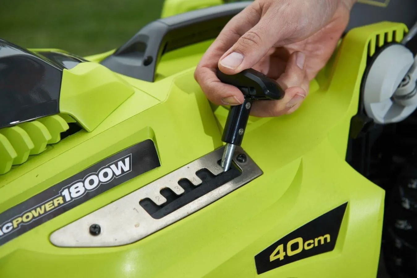 Электрическая газонокосилка RYOBI RLM18E40H 1800 Вт, 50 л