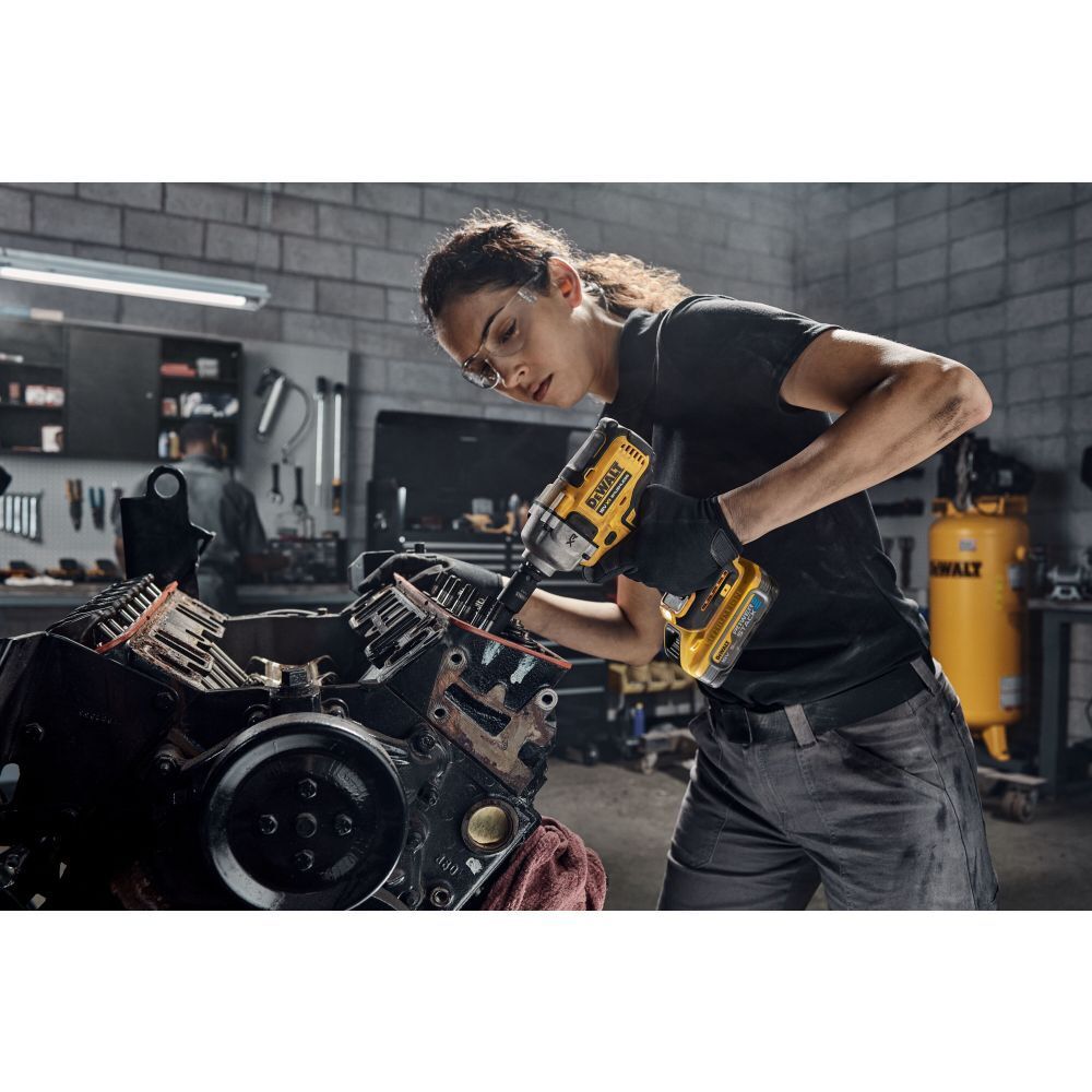 Аккумуляторный гайковерт DeWalt DCF891P2G, с 2 АКБ 5 Ач и ЗУ, в чехле