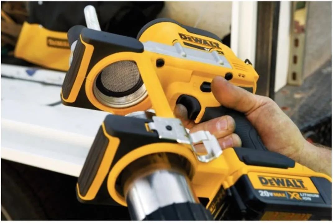 Аккумуляторный смазочный пистолет DeWalt DCGG571M1, с АКБ 4 Ач и ЗУ, в кейсе