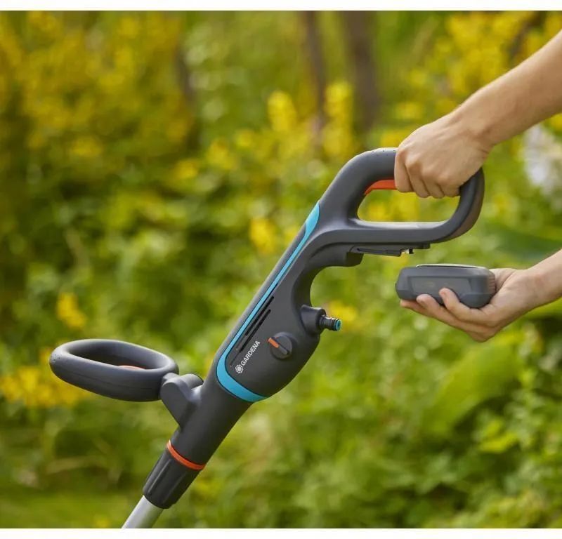 Аккумуляторная щетка Gardena Aquabrush Compact 18 V P4A Solo 14840-55