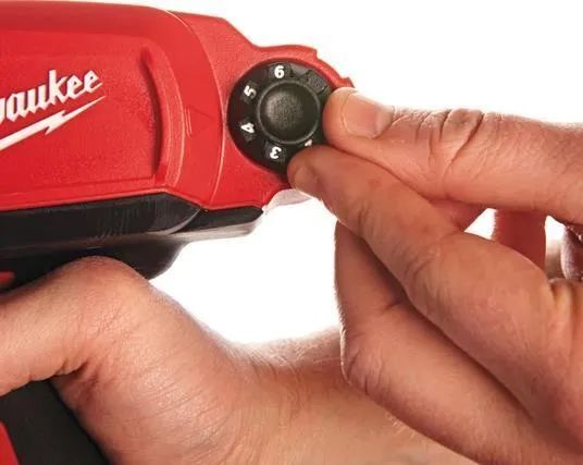 Клеевой пистолет Milwaukee M12 PCG/310C-0 310 мл без акб и ЗУ 4933441783