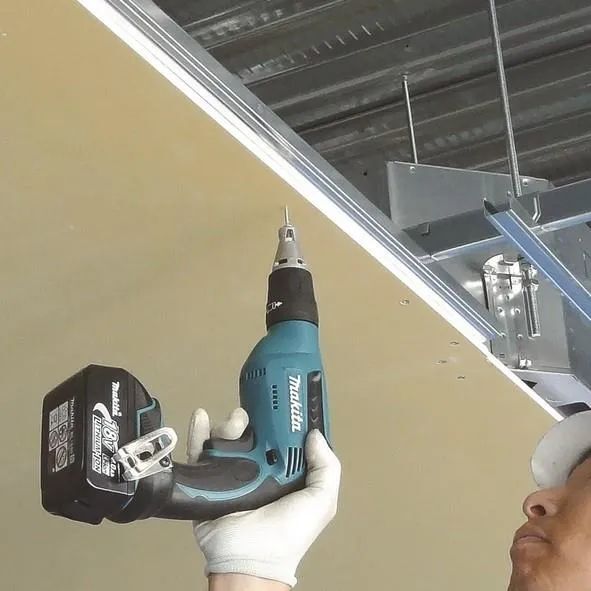Шуруповёрт Makita DFS451RFJ 18V LXT с АКБ 2x3,0 Ah и ЗУ