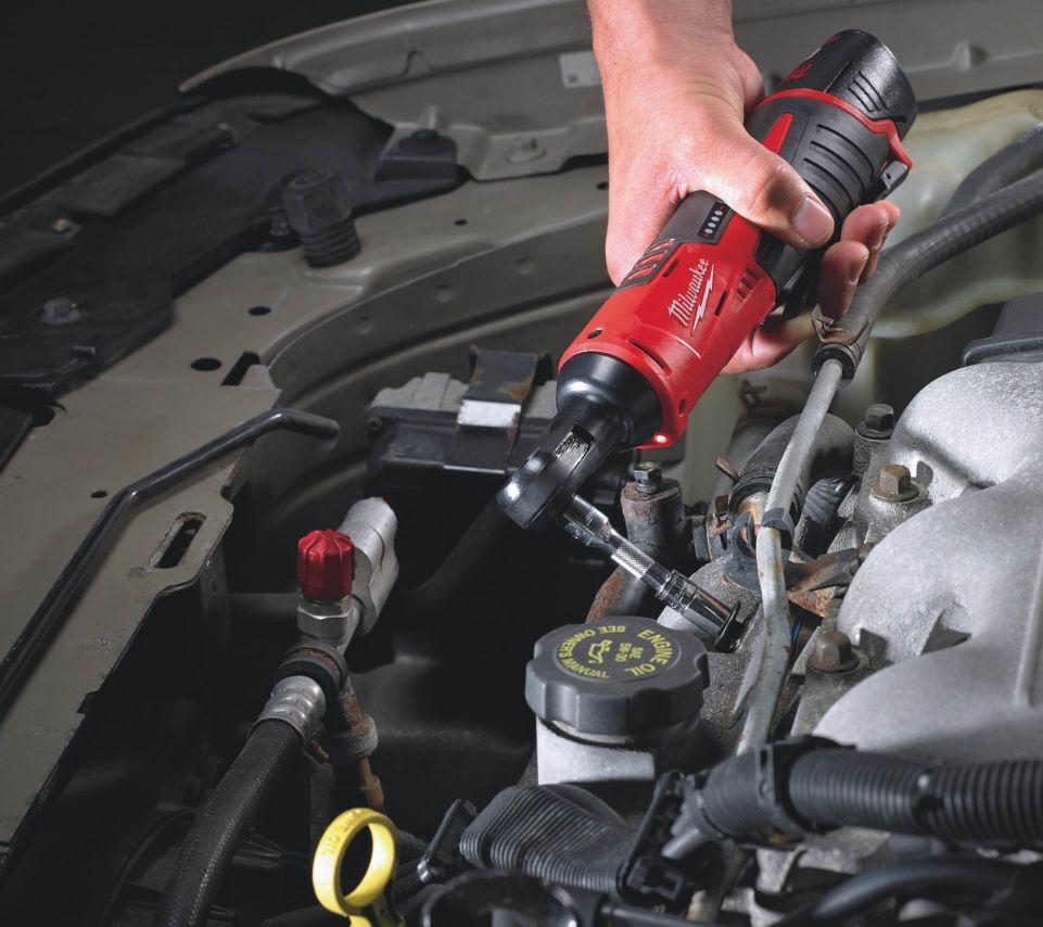 Трещотка Milwaukee M12 IR201B 1х2,0 Ah в сумке 4933441725
