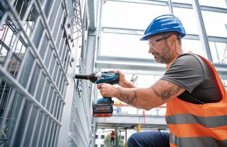 Аккумуляторный ударный гайковёрт Bosch GDS 18V-1050 H Professional в кейсе, арт. 06019J8522