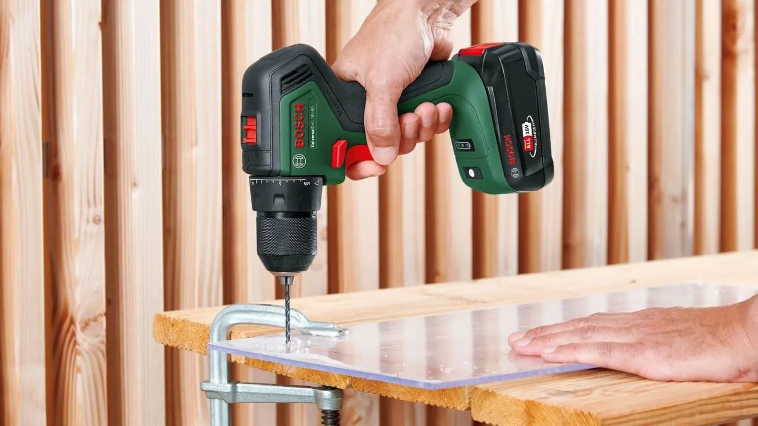 Аккумуляторная дрель-шуруповёрт Bosch UniversalDrill 18V-60 (06039D7001)
