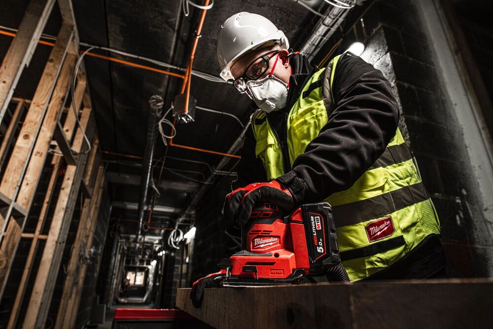 Орбитальная шлифмашина Milwaukee M18 BQSS-502B 125 мм 1х5.0 Ah и ЗУ 4933479967