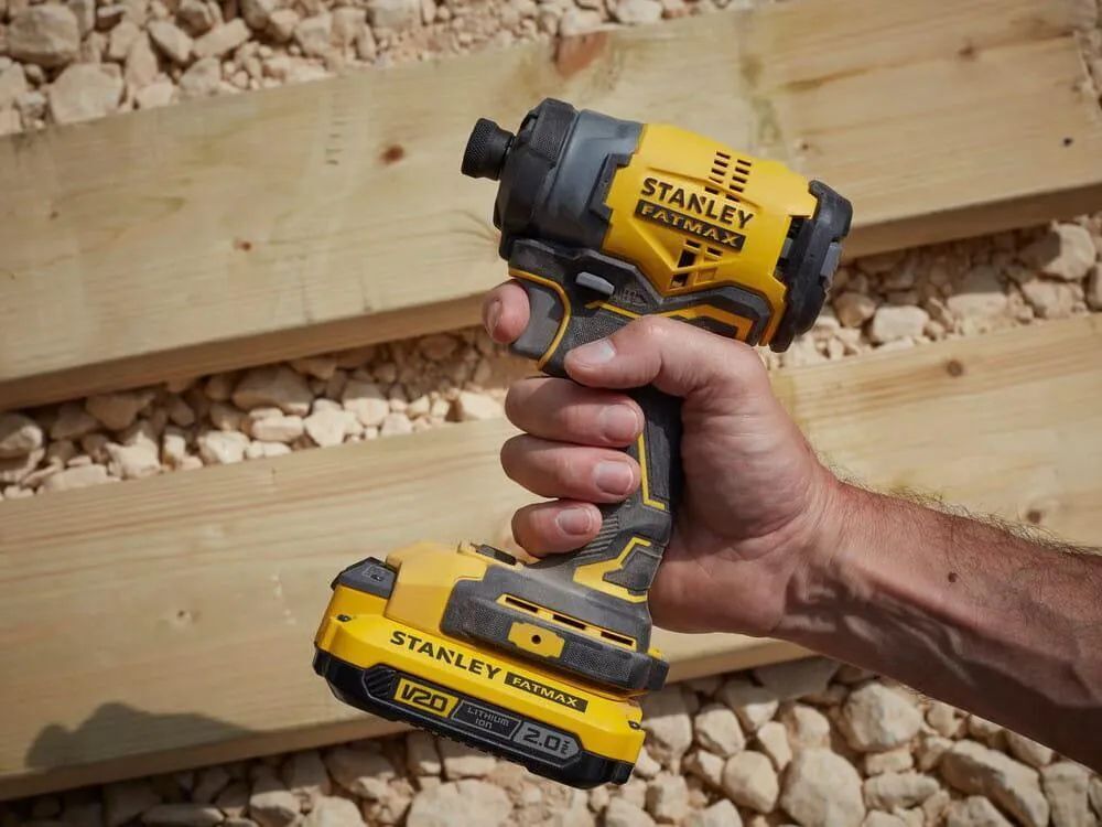 Шуруповёрт аккумуляторный Stanley Fatmax SFMCF820D2KQW