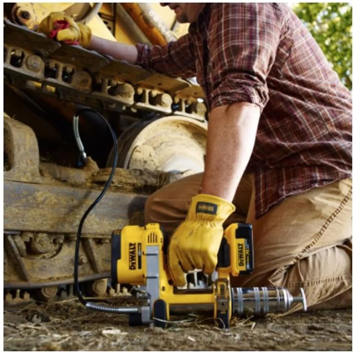 Аккумуляторный смазочный пистолет DeWalt DCGG571M1, с АКБ 4 Ач и ЗУ, в кейсе