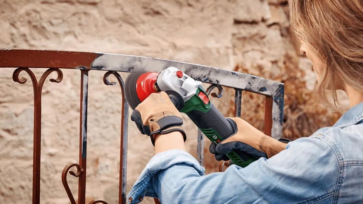 Аккумуляторная угловая шлифмашина Bosch UniversalGrind 18V-75 (06033E5004)