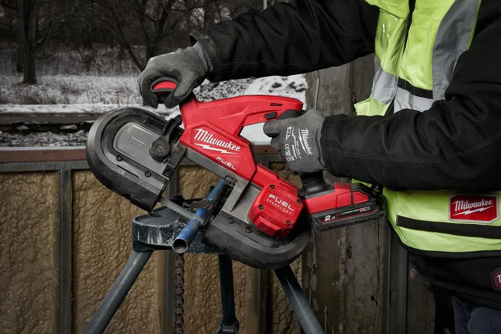 Аккумуляторная ленточная пила Milwaukee M18 FBS85-0C 18 В, без АКБ и ЗУ