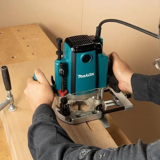 Проводной фрезер Makita RP1803FX01 1650 Вт 12 мм с тормозом