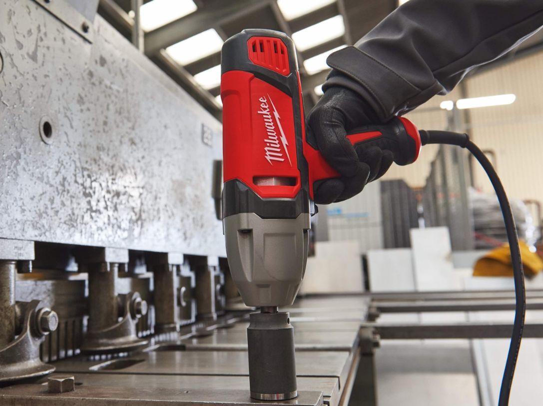 Ударный гайковерт Milwaukee IPWE 520R проводной 4933451525
