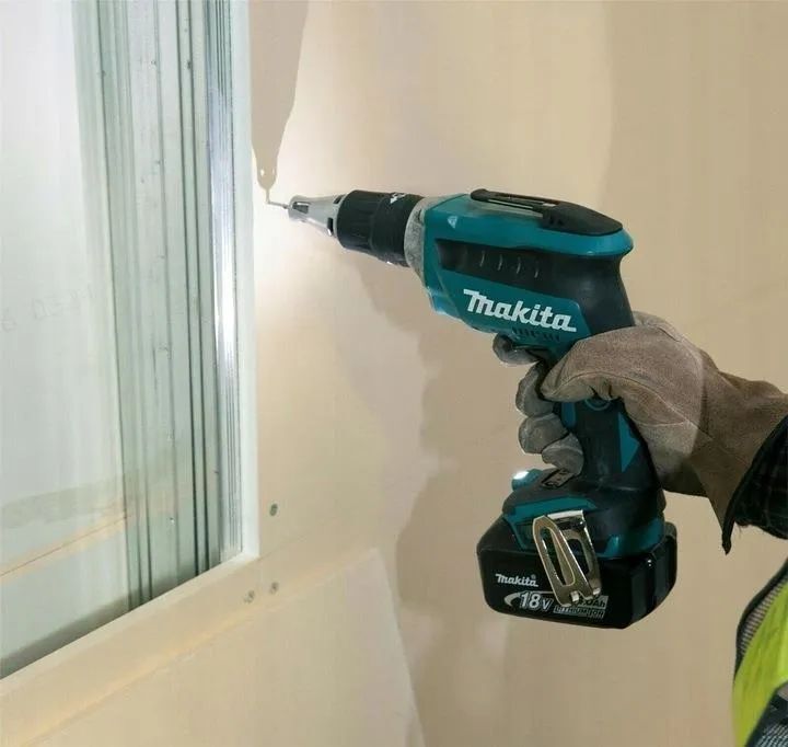 Шуруповёрт Makita DFS452Z 18V LXT без АКБ и ЗУ