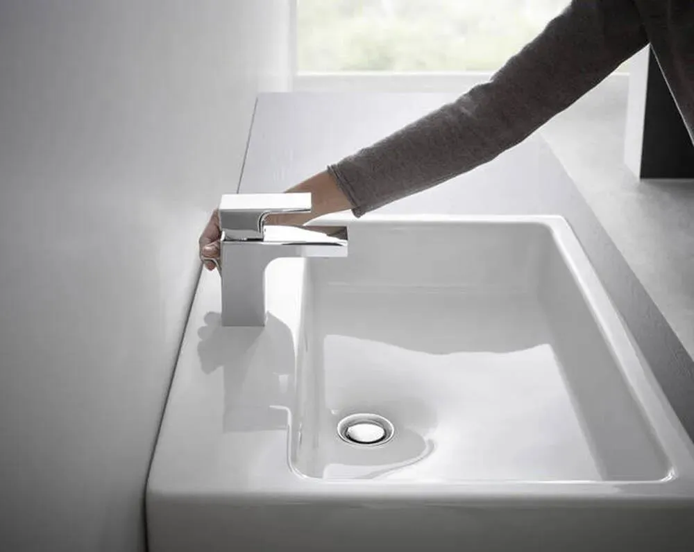 Смеситель для раковины Hansgrohe Vernis Shape 70 с металлическим сливным гарнитуром, хром 71566000