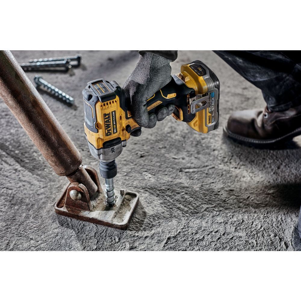 Аккумуляторный гайковерт DeWalt DCF891P2G, с 2 АКБ 5 Ач и ЗУ, в чехле