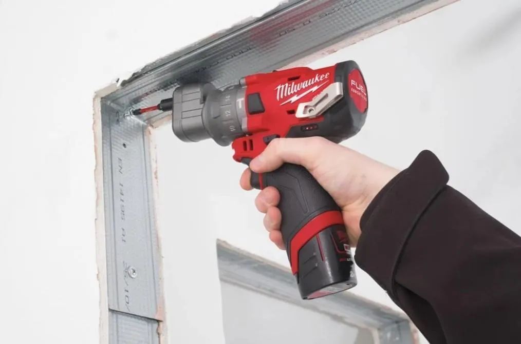 Дрель шуруповерт Milwaukee M12 FPDX-0 без акб и ЗУ 4933464135