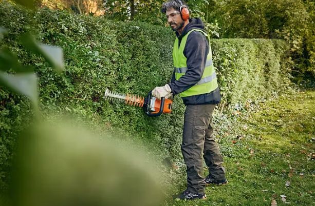Аккумуляторный кусторез Stihl HSA 100