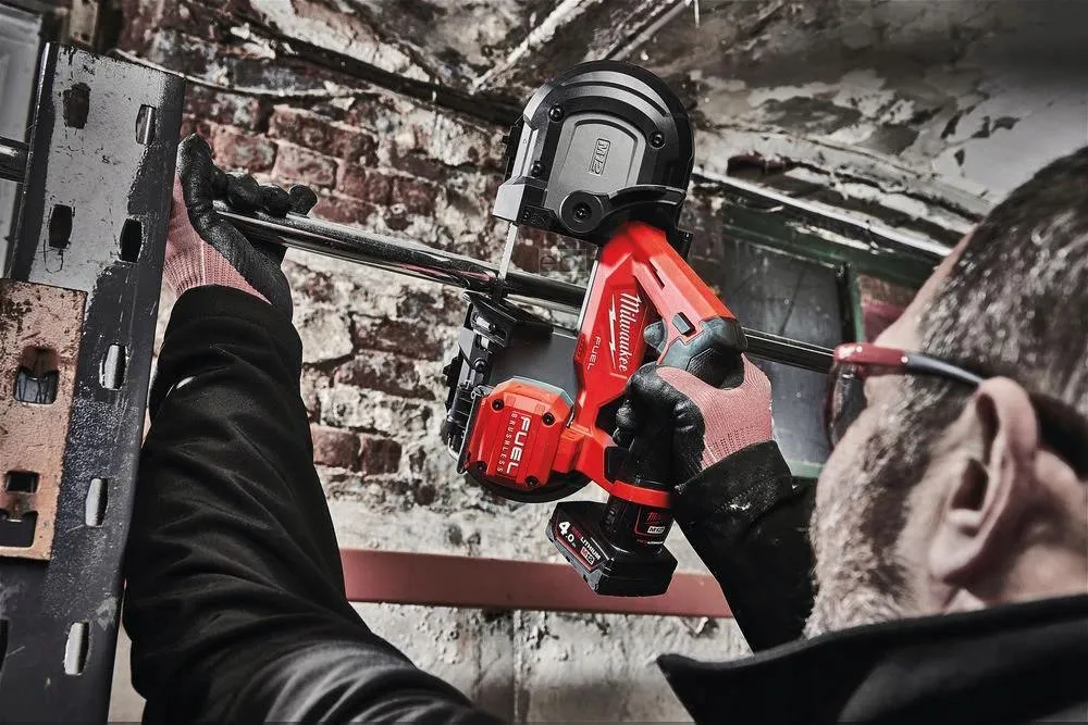 Аккумуляторная ленточная пила Milwaukee M12 FBS64-0C 12 В, без АКБ и ЗУ