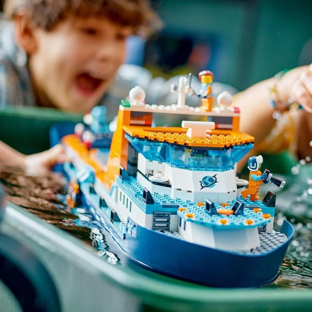 Конструктор LEGO City 60368 Лодка арктического исследователя