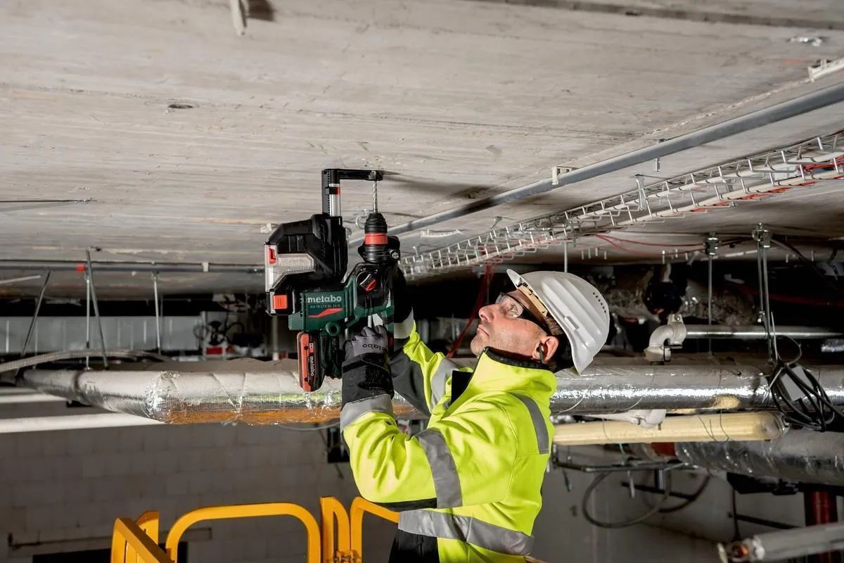 Перфоратор аккумуляторный Metabo KH 18 LTX BL 28 Q