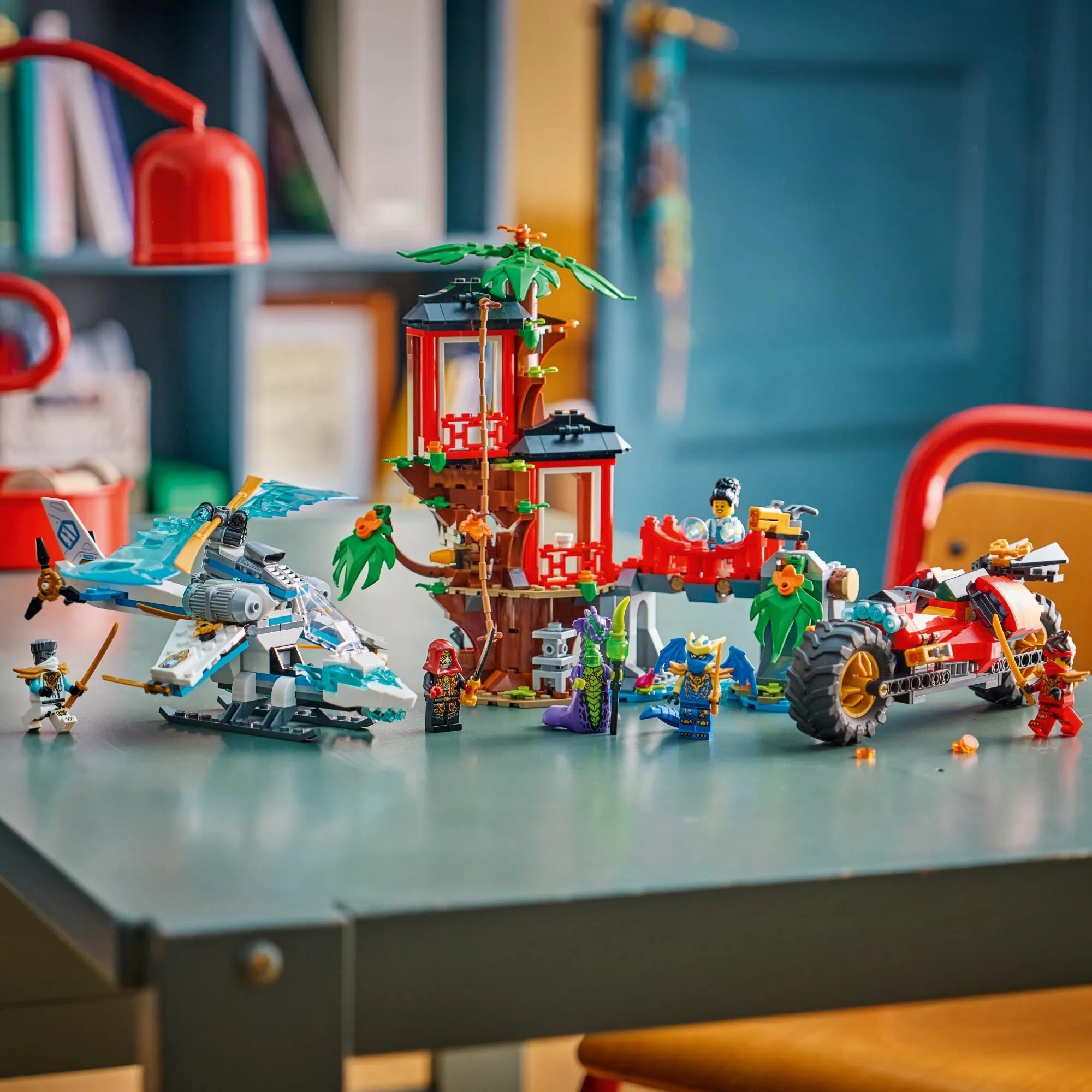 Конструктор LEGO Ninjago 71857 Битва ниндзя: домик на дереве с транспортными средствами